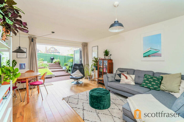 3 Bedroom End Of Terrace House To Rent In Turner Close, East Oxford, OX4