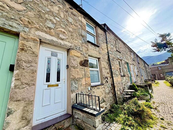 2 Bedroom Terraced House To Rent In New Street, Trefor, LL54