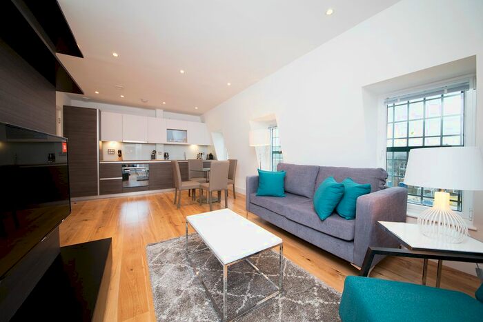 2 Bedroom Flat To Rent In Metropolitan Crescent, Crescent Lane, Clapham, London, SW4