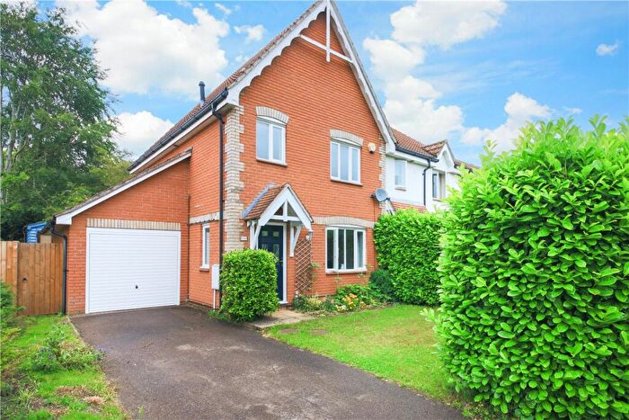 3 Bedroom Semi-Detached House To Rent In Woodhead Drive, Cambridge, CB4