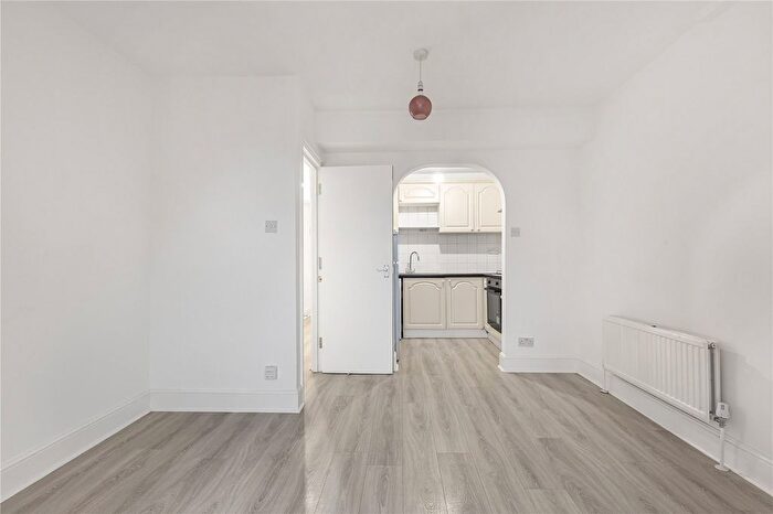 1 Bedroom Flat To Rent In Edgeley Road, London, SW4