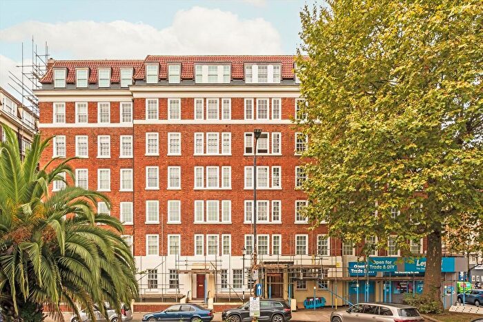 4 Bedroom Flat To Rent In Warwick Gardens, Kensington, W14