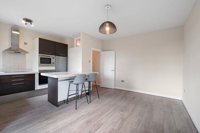 1 Bedroom Flat To Rent In Wyke Road, London, SW20