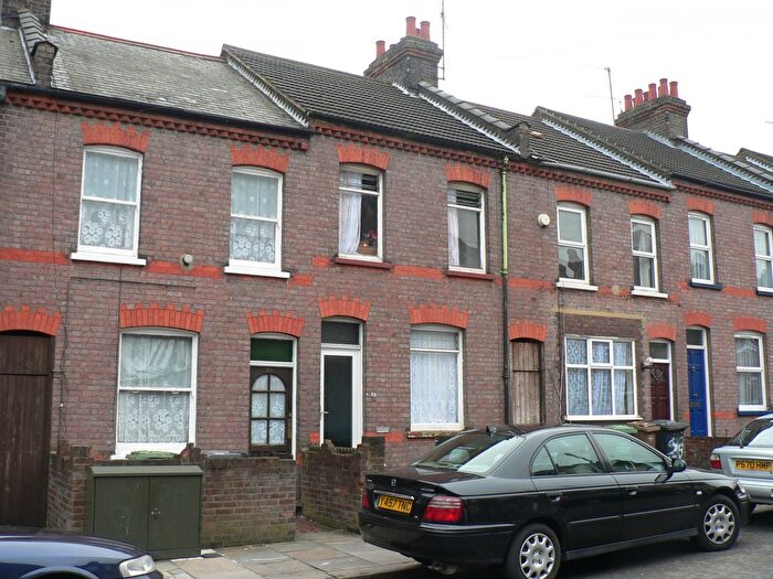 2 Bedroom Terraced House To Rent In Dallow, Luton, LU1