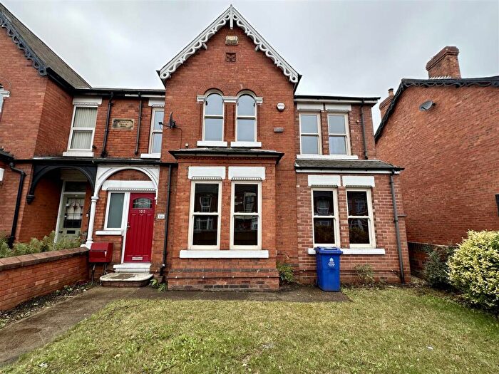 4 Bedroom Semi-Detached House To Rent In Bentley Road, Bentley, Doncaster, DN5