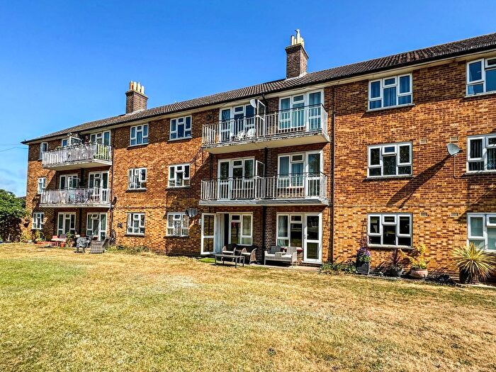 1 Bedroom Flat To Rent In Burnett Square, Hertford, SG14