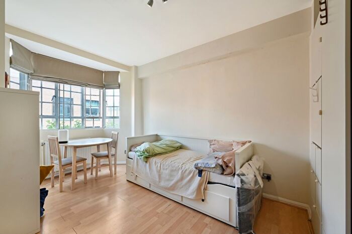 Studio For Sale In Chelsea Cloisters, London, SW3