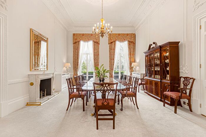 3 Bedroom Flat To Rent In Hyde Park Gate, Kensington, London, United Kingdom, SW7