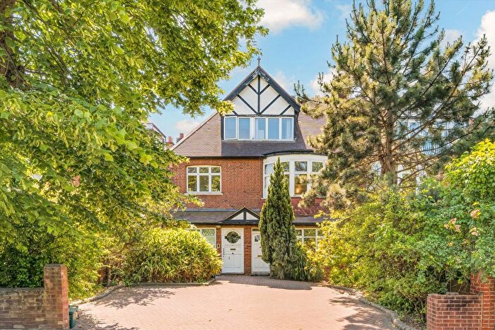 3 Bedroom Maisonette To Rent In Cleveland Road, Ealing, W13