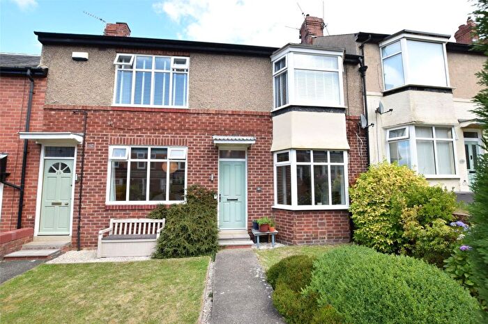 2 Bedroom Flat For Sale In Melrose Avenue, Low Fell, NE9