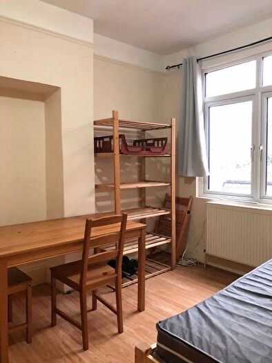 2 Bedroom Flat To Rent In Chichele Road, London, NW2