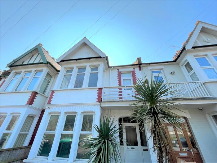 3 Bedroom Flat To Rent In Shaftsbury Avenue, Southend, SS1