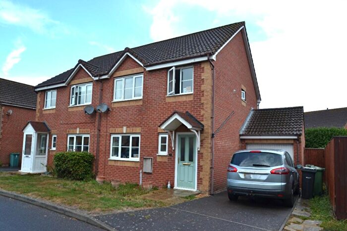 3 Bedroom Semi Detached House For Sale In Fairlead Road, Cowes, Isle Of Wight, PO31