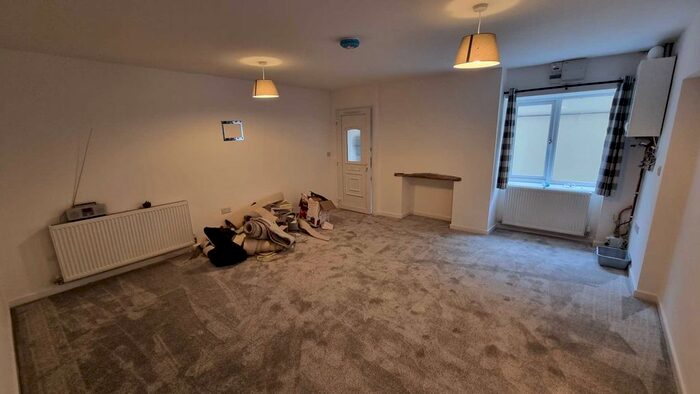 2 Bedroom Flat To Rent In Fore Street, Chard TA20