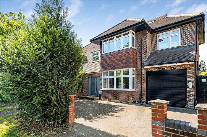 5 Bedroom Semi-Detached House For Sale In Gunnersbury Avenue, London, W5