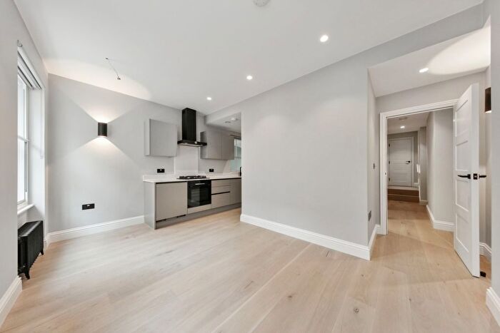 1 Bedroom Flat To Rent In Shaftesbury Avenue, Covent Garden, W1D