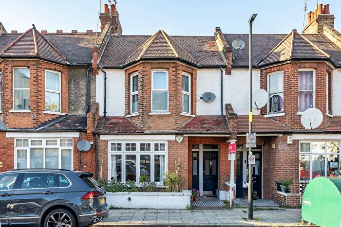 2 Bedroom Flat For Sale In Venetian Road, London, SE5