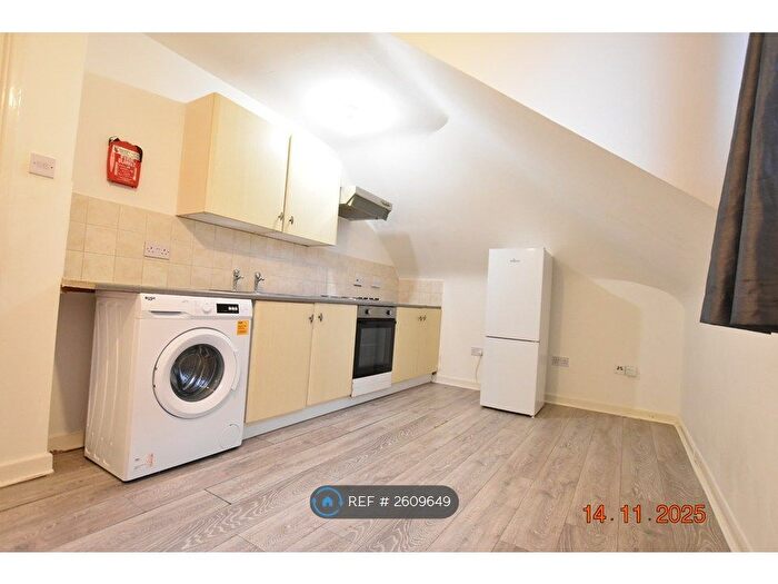 1 Bedroom Flat To Rent In Crescent Road, Luton, LU2