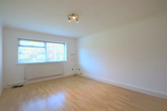 2 Bedroom Apartment To Rent In Welland Close, Slough, SL3