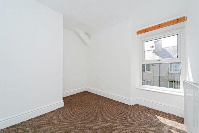 3 Bedroom End Of Terrace House For Sale In Park Terrace, Amlwch, LL68