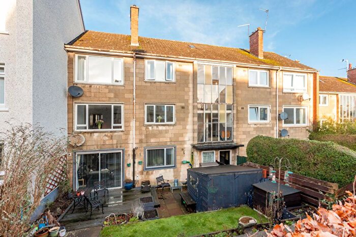 3 Bedroom Flat For Sale In / Oxgangs Farm Drive, Edinburgh, EH13