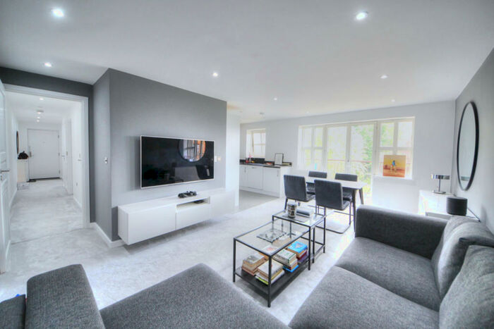 2 Bedroom Flat To Rent In Wynsmere Court, Winchmore Hill, N21