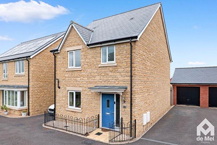 3 Bedroom Detached House For Sale In Sharing Grove, Bishops Cleeve, Cheltenham, Gloucestershire, GL52