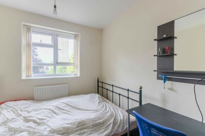 4 Bedroom Flat To Rent In West House Close, Southfields, London, SW19