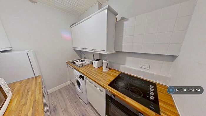 3 Bedroom Flat To Rent In Cathcart Place, Edinburgh, EH11