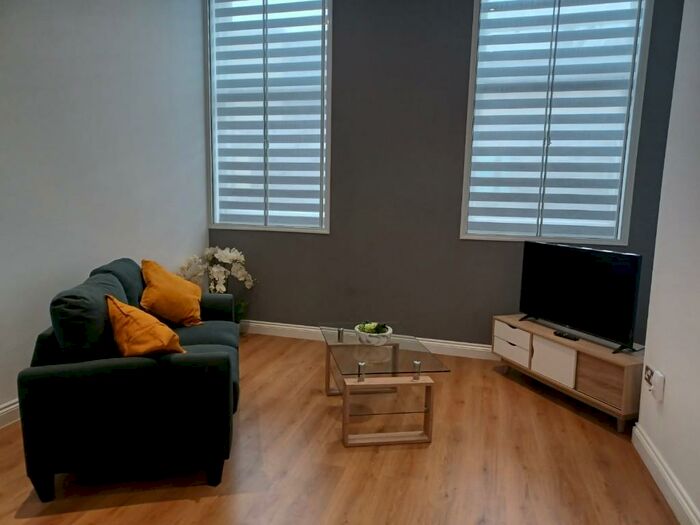 1 Bedroom Apartment To Rent In Well Street, Bradford, West Yorkshire, BD1