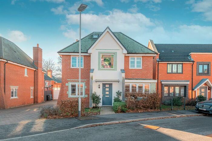 5 Bedroom Detached House To Rent In Eaker Street, High Wycombe, HP11