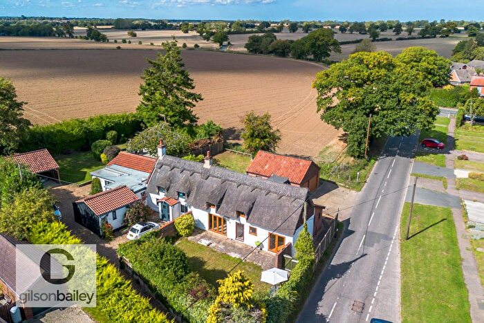 4 Bedroom Cottage For Sale In Chapel Road, Lingwood, NR13