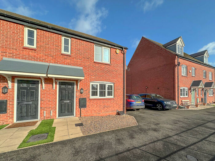 3 Bedroom Semi-Detached House For Sale In Northborough Way, Boulton Moor, DE24