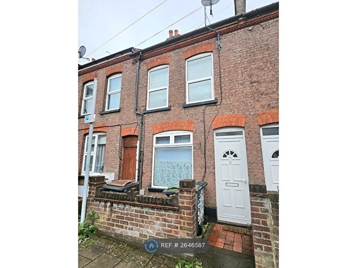 3 Bedroom Terraced House To Rent In Reginald Street, Luton, LU2