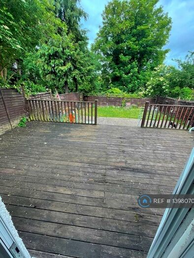 Studio To Rent In Brentmead Place, London, NW11