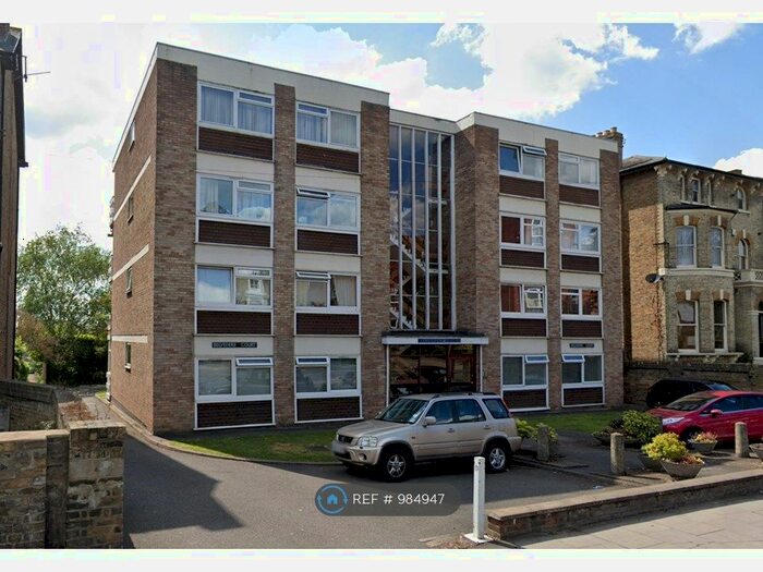 2 Bedroom Flat To Rent In Queens Road, Kingston Upon Thames, KT2