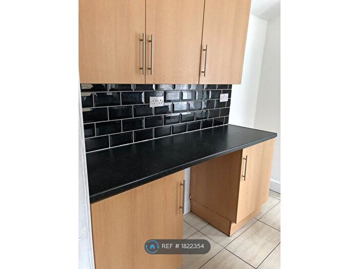 2 Bedroom Flat To Rent In Bush Road, London, SE8