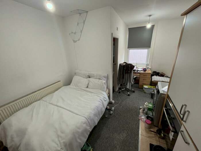 Studio To Rent In Hyde Park Road, Leeds, West Yorkshire, LS6