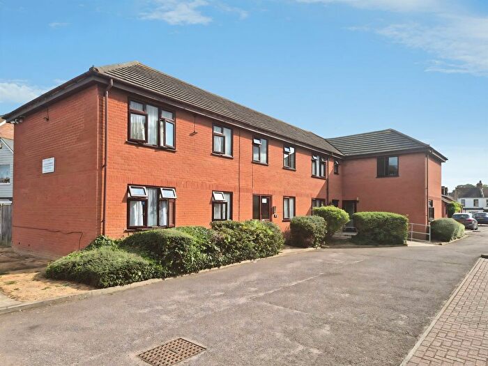 2 Bedroom Flat For Sale In Warwick Road, Clacton-On-Sea, CO15