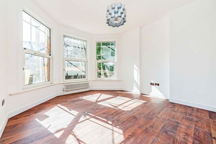 1 Bedroom Flat For Sale In Colney Hatch Lane, London, N10