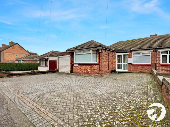 3 Bedroom Bungalow For Sale In Cray Road, Crockenhill, Kent, BR8