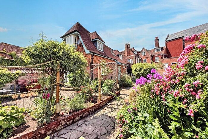 2 Bedroom Flat For Sale In Fordingbridge, SP6