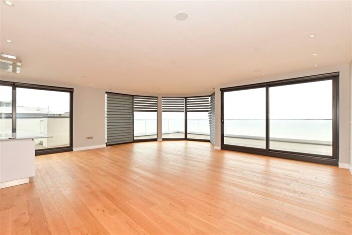 3 Bedroom Flat For Sale In West Parade, Hythe, Kent, CT21