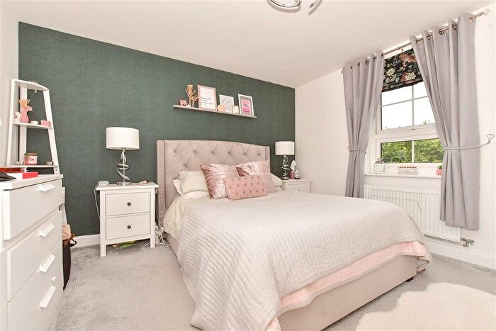 2 Bedroom Flat For Sale In Fife Way, Aylesham, Canterbury, Kent, CT3