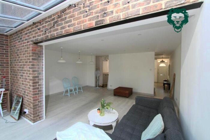 3 Bedroom Maisonette To Rent In Hoskins Close, London, E16