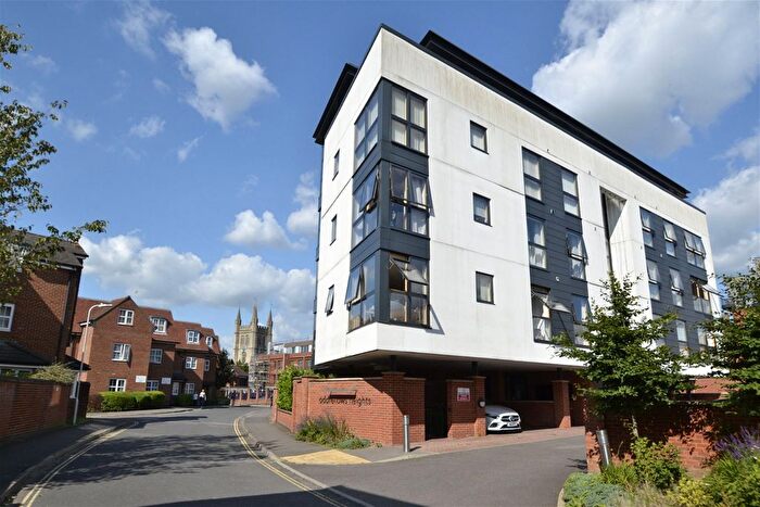 2 Bedroom Flat To Rent In Oddfellows Road, Newbury, RG14