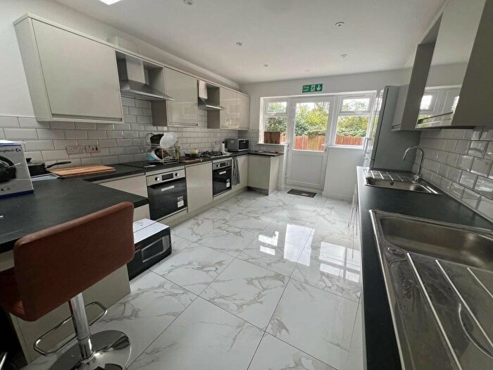7 Bedroom Semi-Detached House To Rent In Charter Ave, Canley, CV4