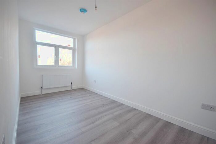 2 Bedroom Flat To Rent In Buckingham Road, Cheadle Hulme, Cheadle SK8