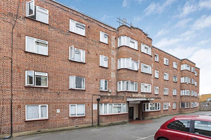 2 Bedroom Flat To Rent In Lea Bridge Road, Leyton, E10