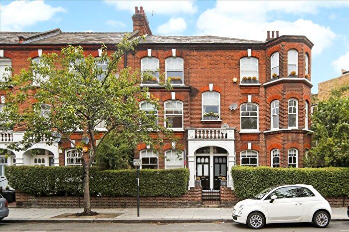 2 Bedroom Flat To Rent In Cambridge Road, Battersea, London, SW11